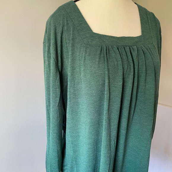 Beautiful long sleeve top - Picture 1 of 4